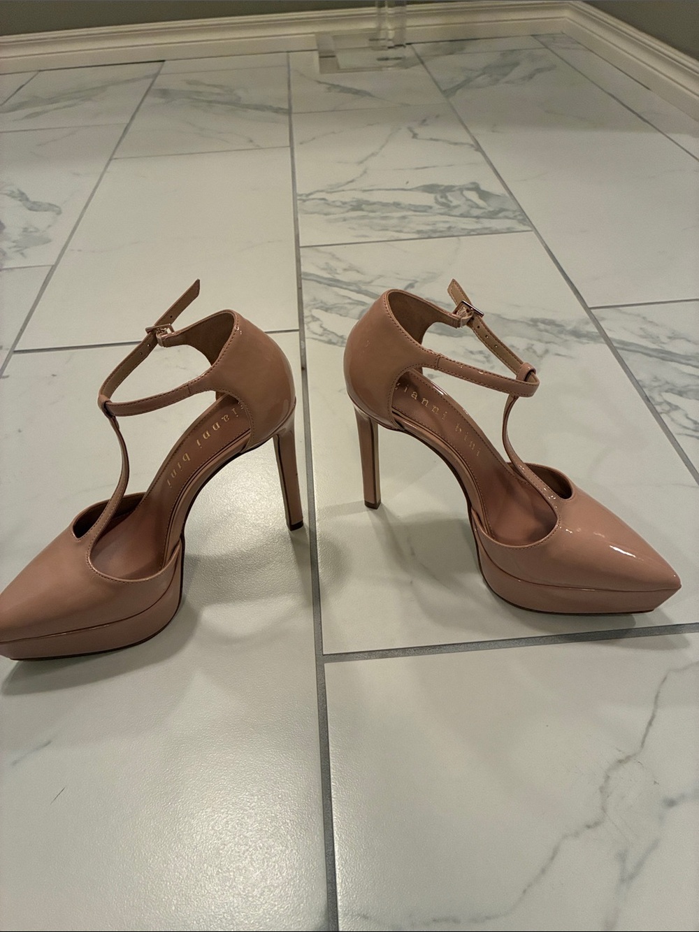 Gianni Bini T-Strap Pumps in Nude Patent size 7.5 - Picture 4 of 8